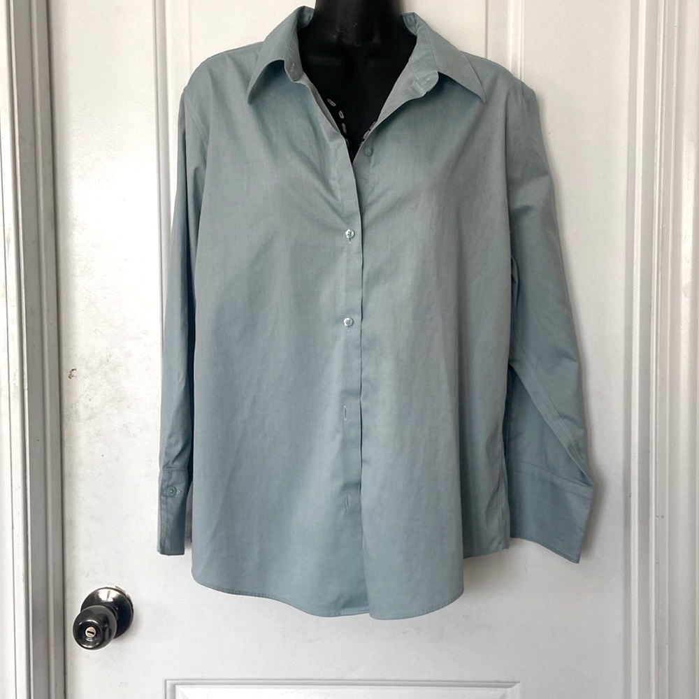 Casual Corner non-iron pale blue 3/4 sleeves shirt